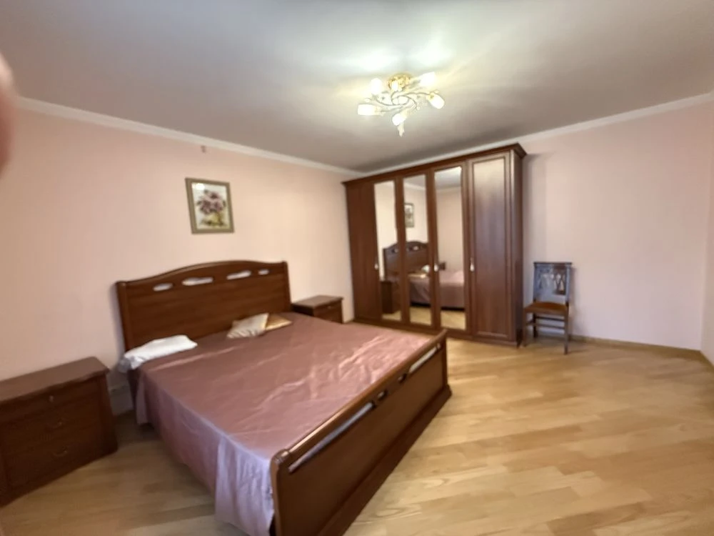 Продається 2-кімнатна квартира на Лівобережній, вулиця Шептицького, 3-Г
