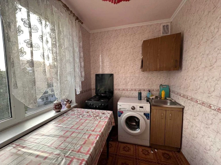For Sale: 3-Room Apartment in Pavlov Pole
