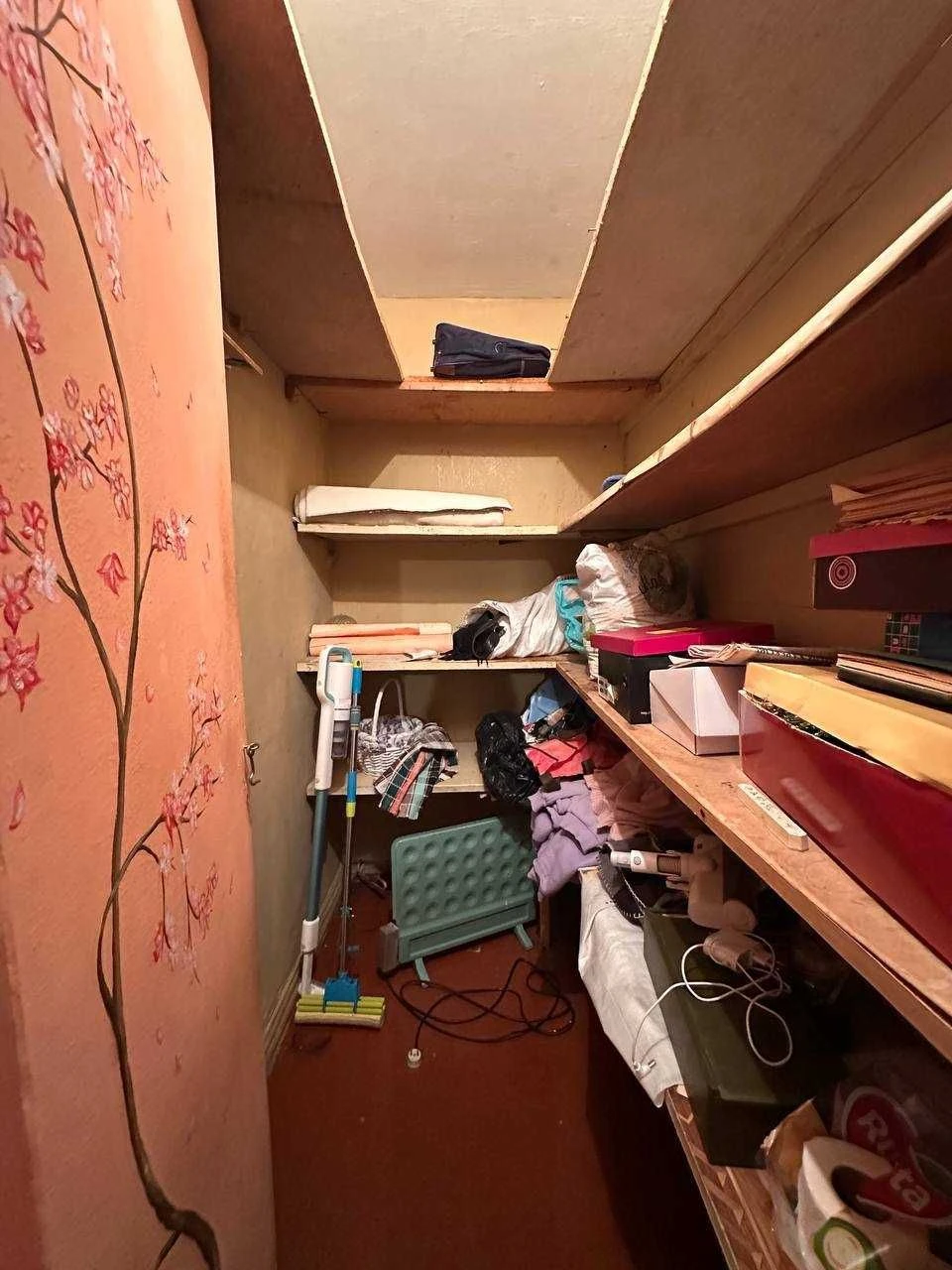 For Sale: 3-Room Apartment in Pavlov Pole