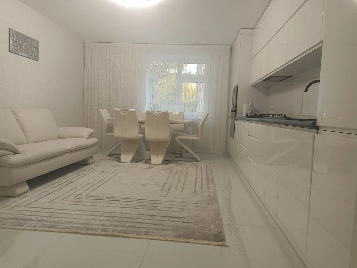 Sale of a complete 3-bedroom apartment 82.3 sq.m. in New World, Ternopil