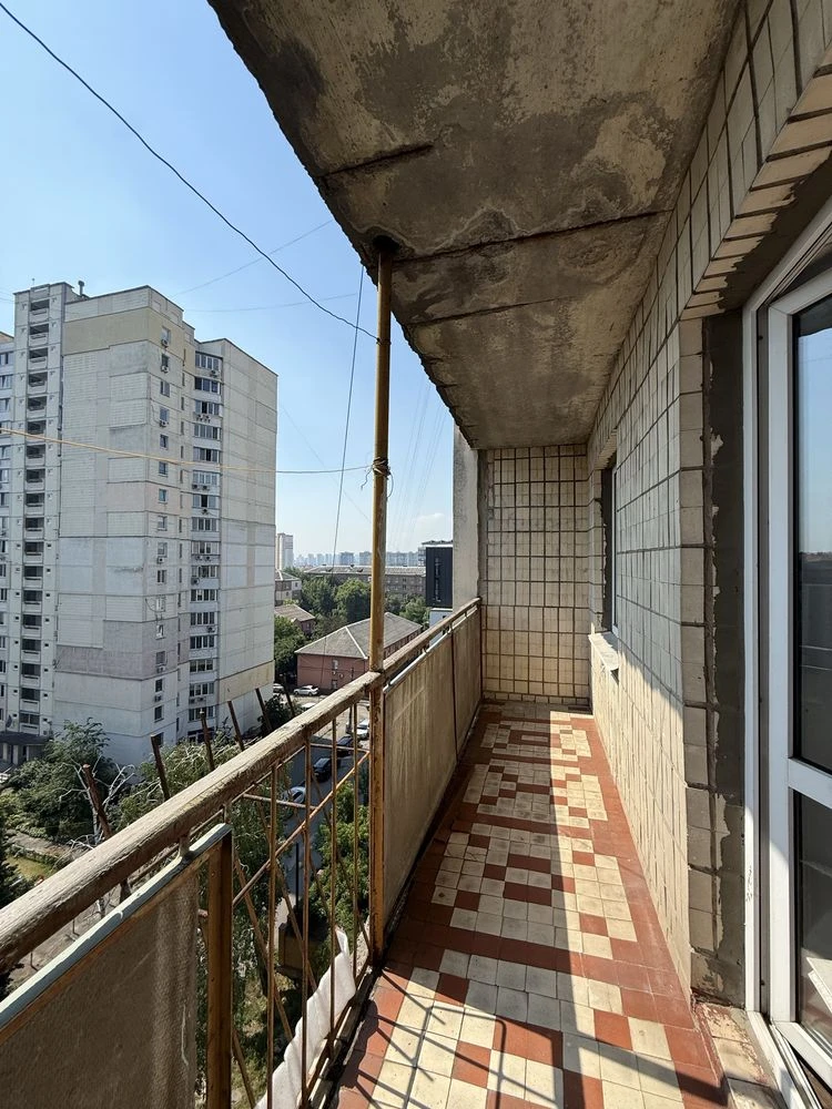 Продається 1-кімнатна квартира на Солом'янці, біля Солом'яного ринку