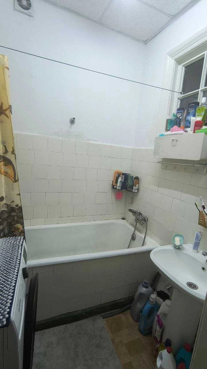 Sale of a 2-room "Stalin" in the very center - Street Preobraz