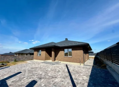 Modern American-style house 120m2, plot of 7 acres, connected