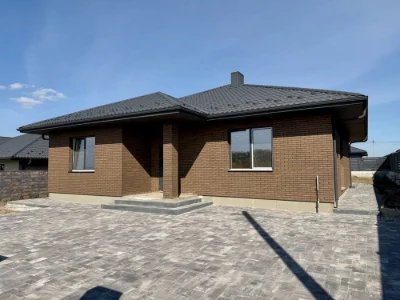 Modern American-style house 120m2, plot of 7 acres, connected