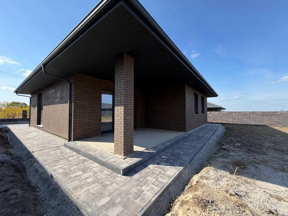 Modern American-style house 120m2, plot of 7 acres, connected
