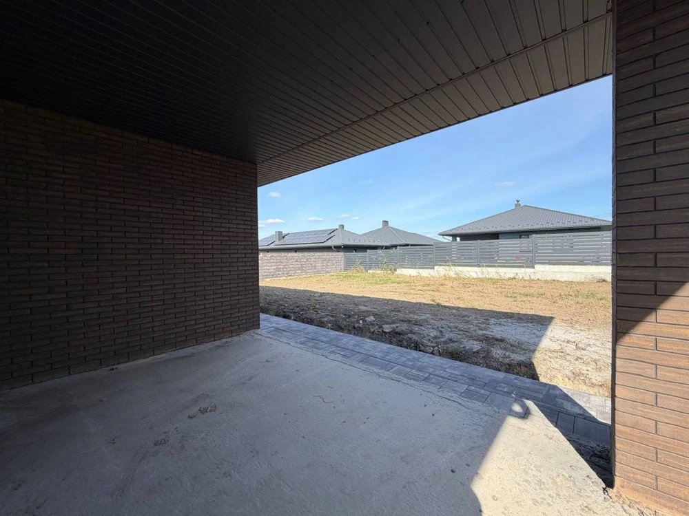 Modern American-style house 120m2, plot of 7 acres, connected