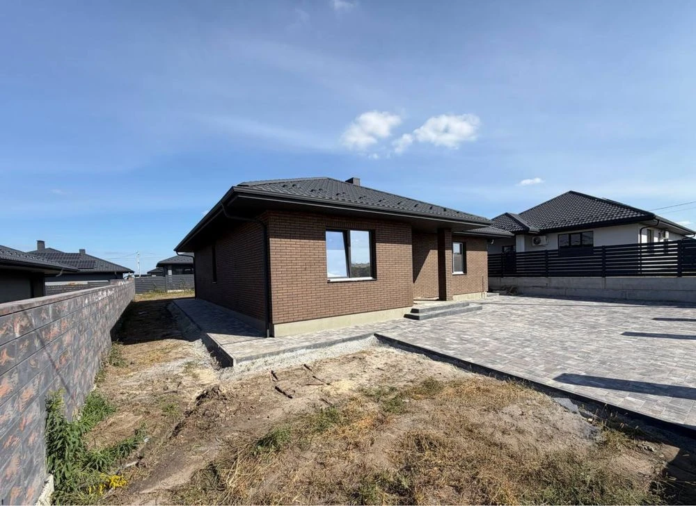 Modern American-style house 120m2, plot of 7 acres, connected