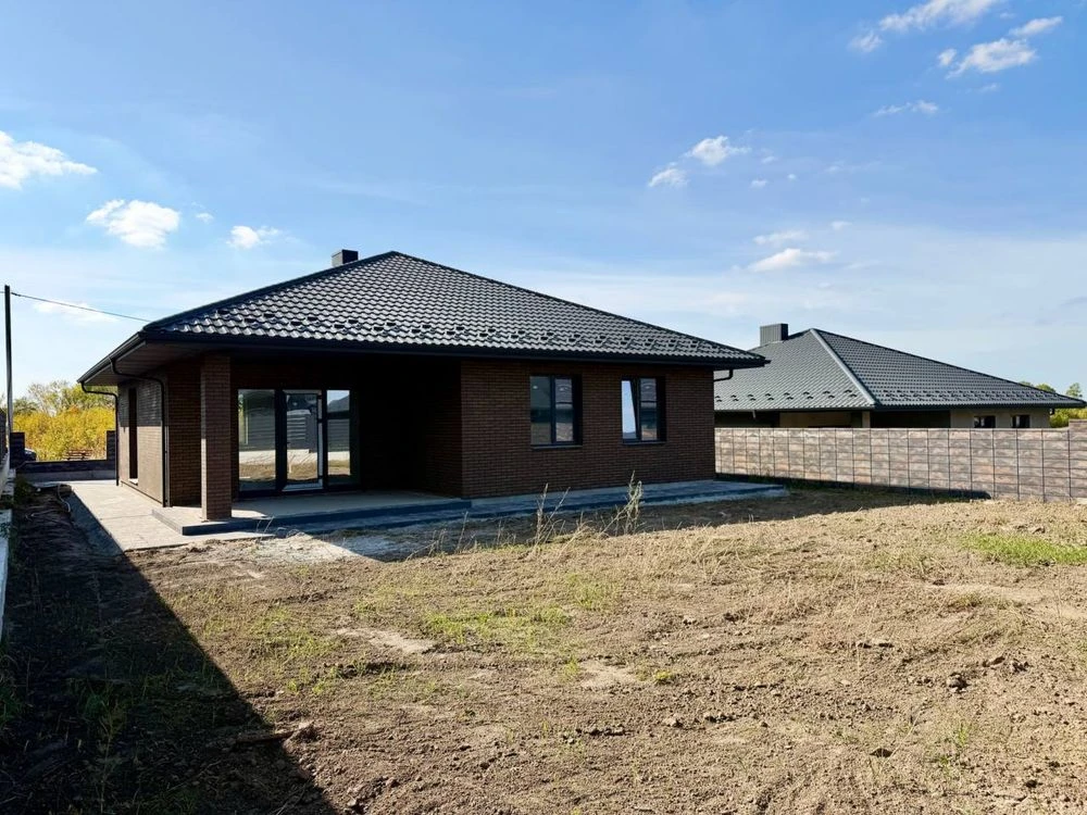 Modern American-style house 120m2, plot of 7 acres, connected