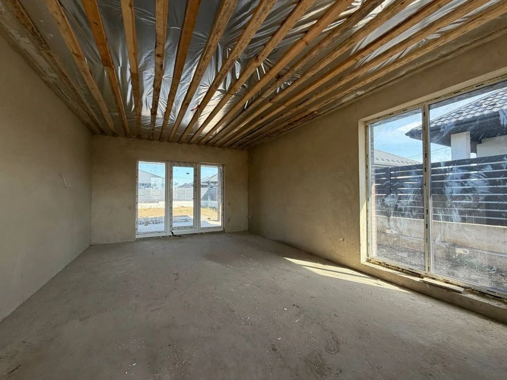 Modern American-style house 120m2, plot of 7 acres, connected
