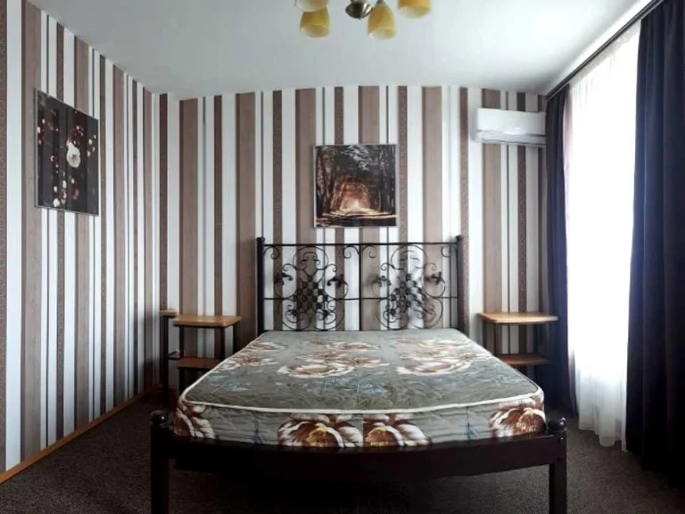 Apartment. Mykhola Bazhana Prospect