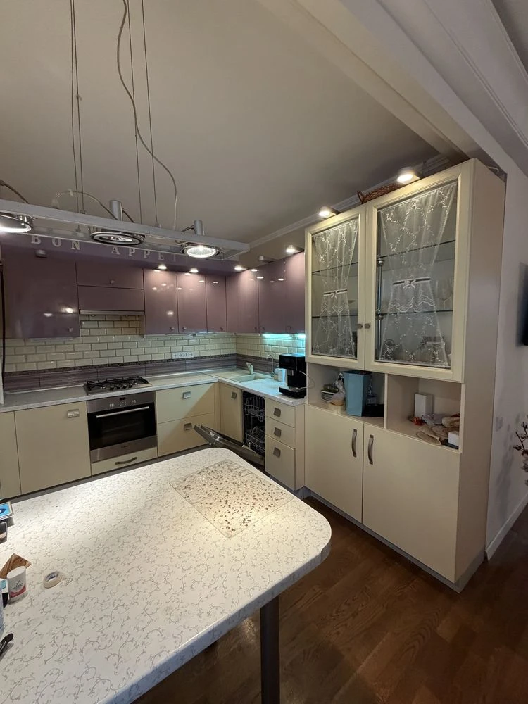 For Sale 3-room apartment on Zverinetska Prospect, Vysotsky Professor Street 16