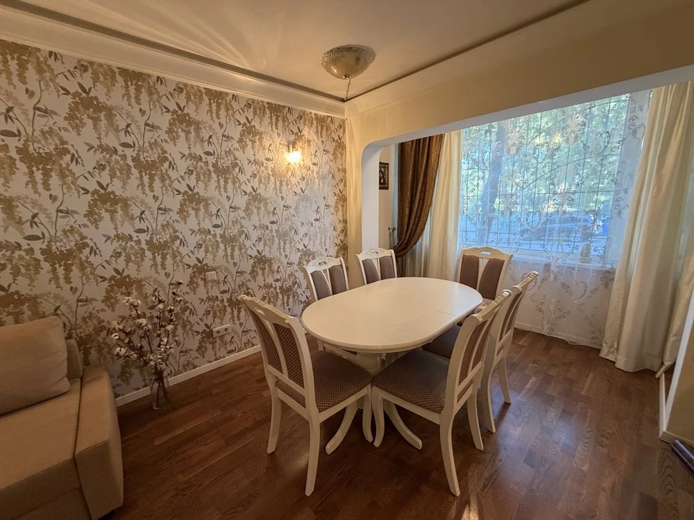 For Sale 3-room apartment on Zverinetska Prospect, Vysotsky Professor Street 16