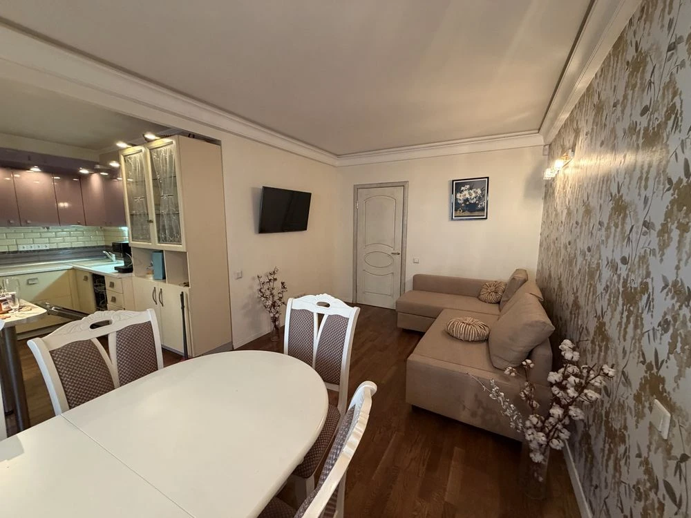 For Sale 3-room apartment on Zverinetska Prospect, Vysotsky Professor Street 16