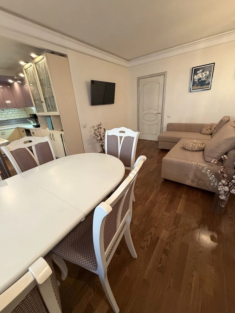 For Sale 3-room apartment on Zverinetska Prospect, Vysotsky Professor Street 16
