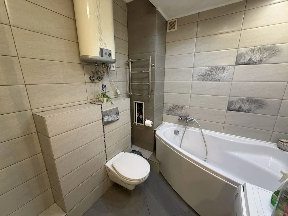 For Sale 3-room apartment on Zverinetska Prospect, Vysotsky Professor Street 16