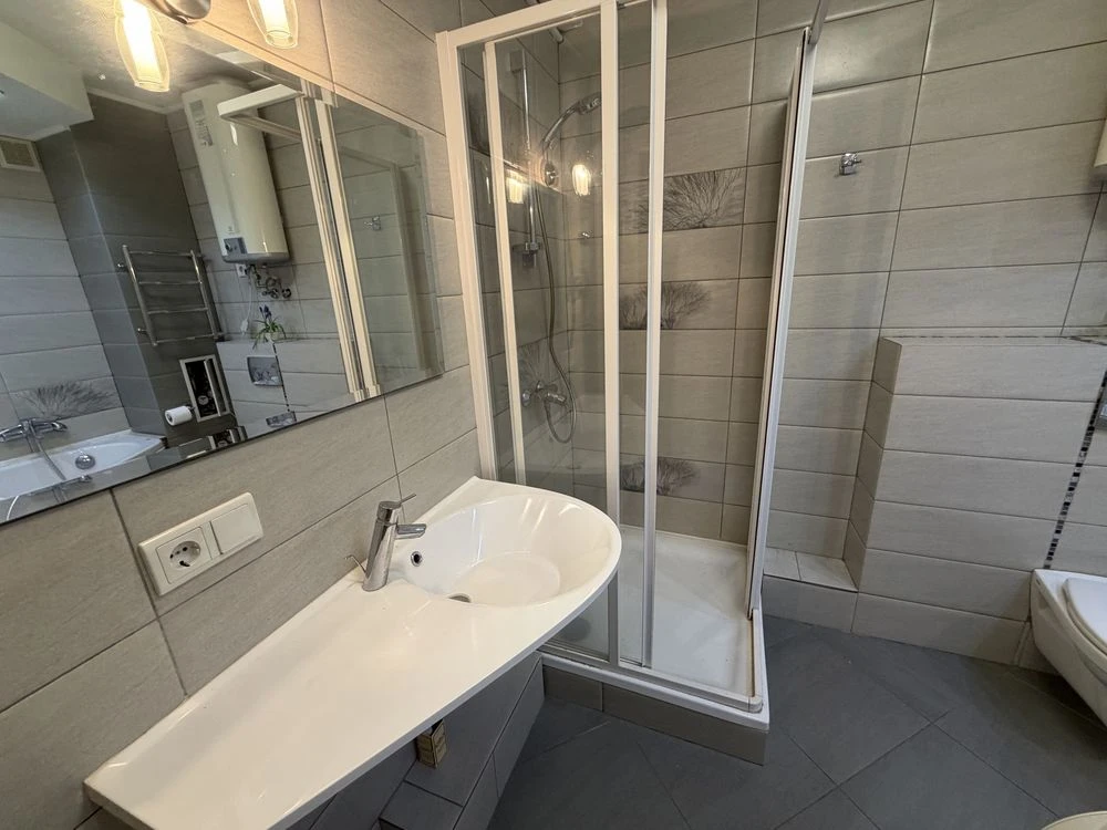 For Sale 3-room apartment on Zverinetska Prospect, Vysotsky Professor Street 16