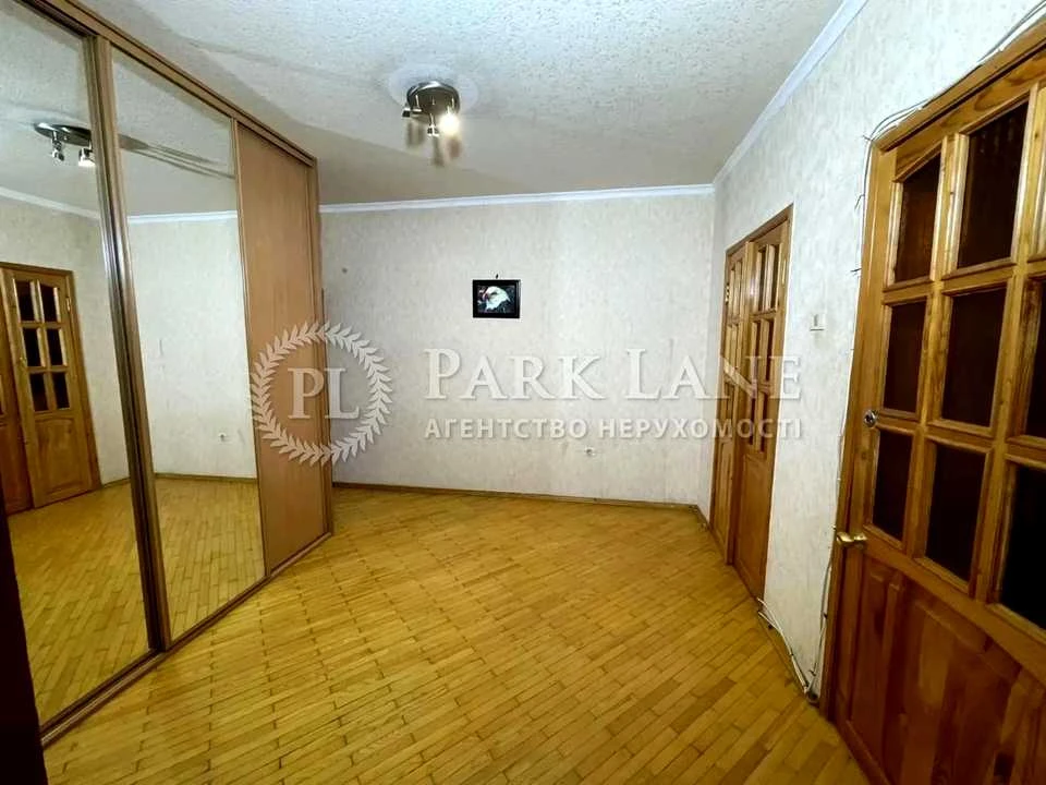 Apartment. Sribnokilska Street, Kyiv