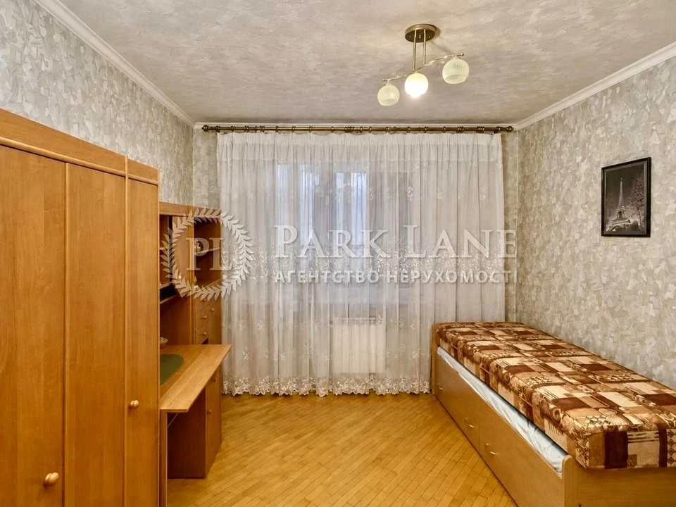Apartment. Sribnokilska Street, Kyiv