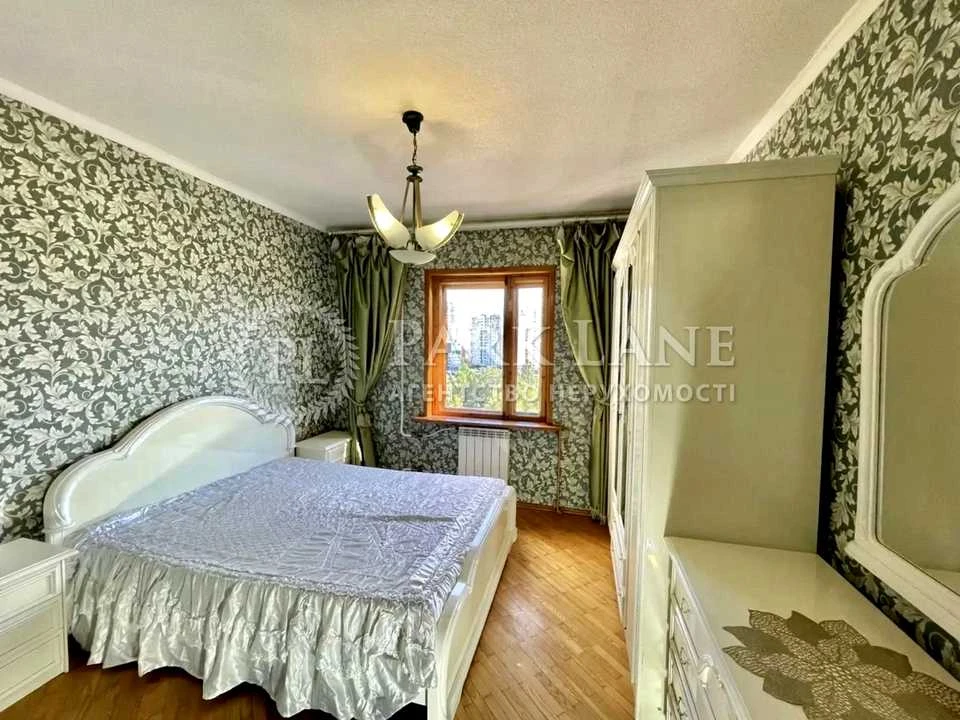 Apartment. Sribnokilska Street, Kyiv