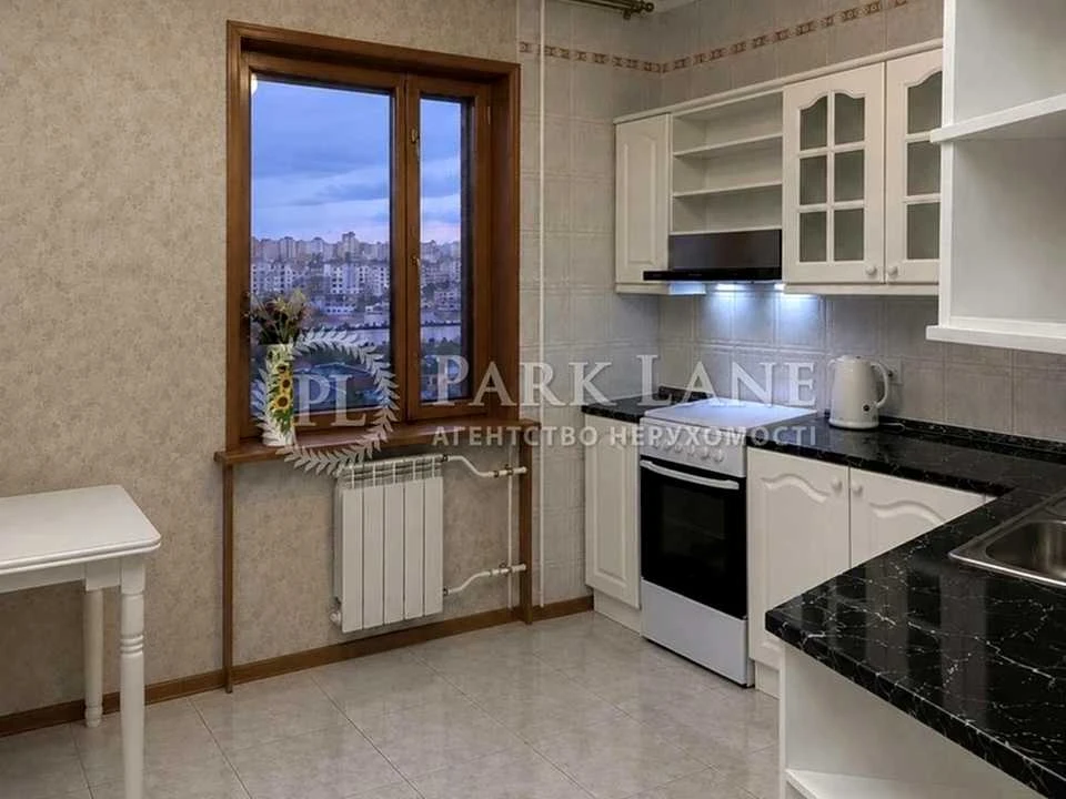 Apartment. Sribnokilska Street, Kyiv