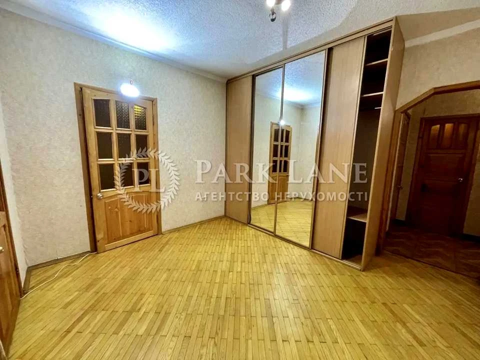 Apartment. Sribnokilska Street, Kyiv