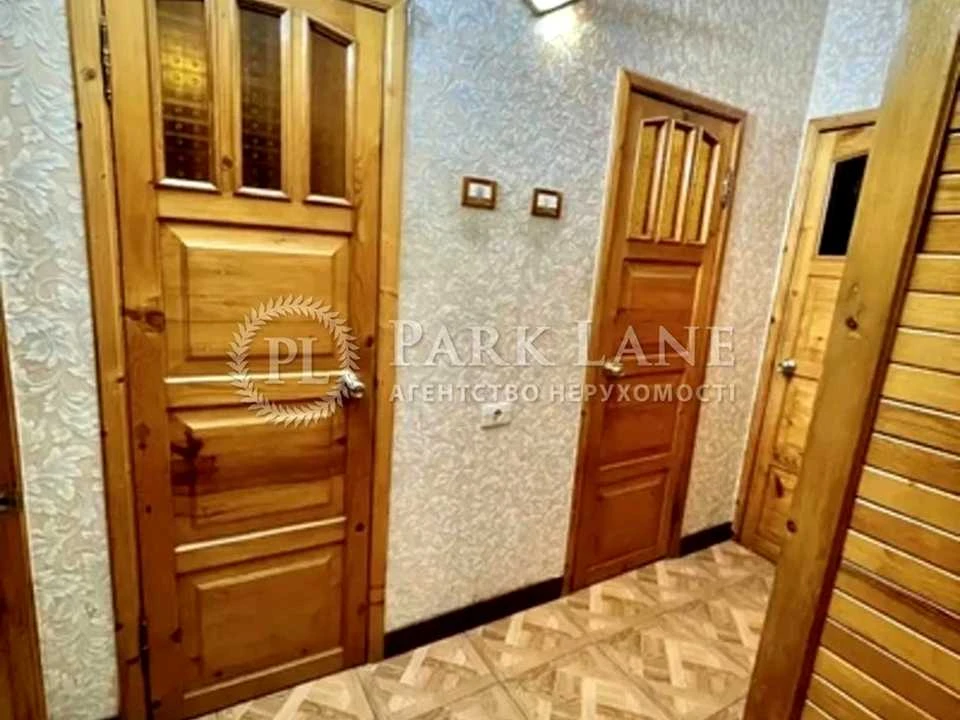 Apartment. Sribnokilska Street, Kyiv