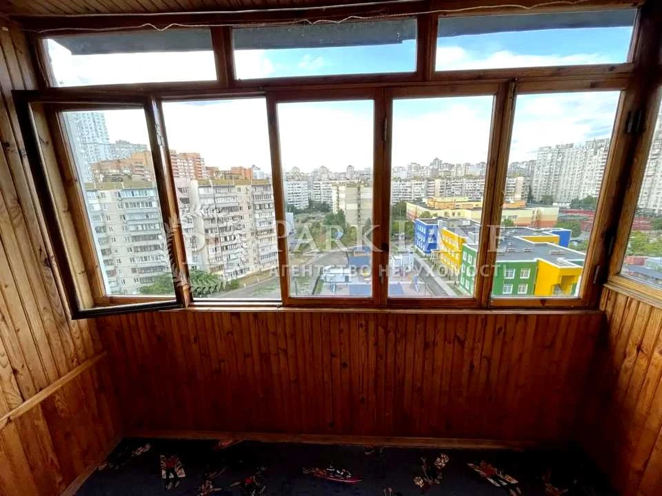 Apartment. Sribnokilska Street, Kyiv