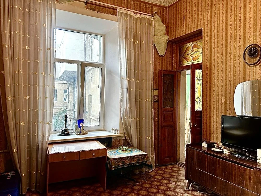 For sale, one-bedroom apartment in the center of Ekaterinenskaya.