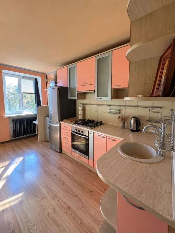 Sale of a 4-room apartment, independent heating, renovated