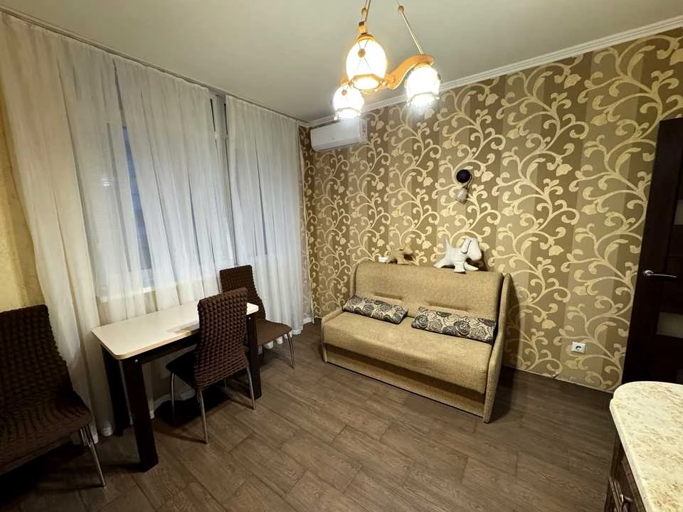 Квартира. Київ, Саперно-Слобідська вулиця