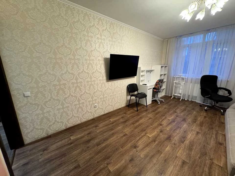 Квартира. Київ, Саперно-Слобідська вулиця