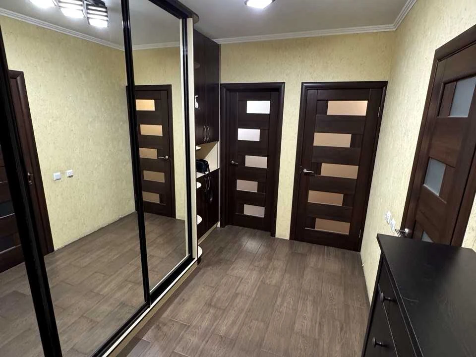 Квартира. Київ, Саперно-Слобідська вулиця