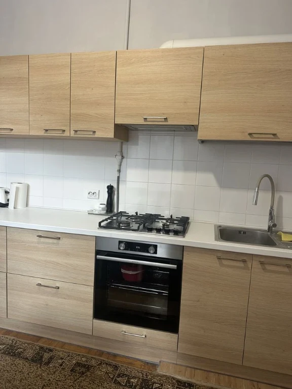Sale of a 2-room apartment on street B. Khmelnytskyi (Podzamche)