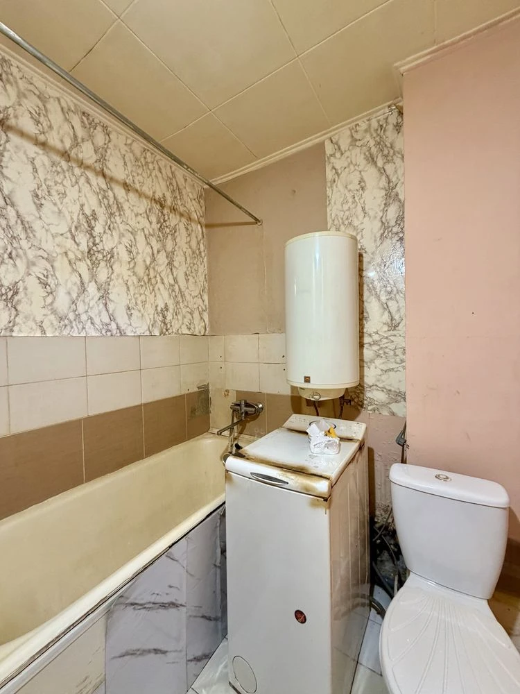 Продам 1к квартиру на Дарниці біля озера вулиця Горлівська