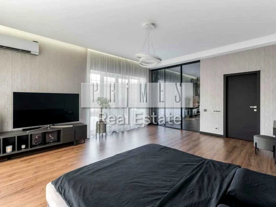 Apartment. Prince Volodymyr Monomakh Street, Kyiv