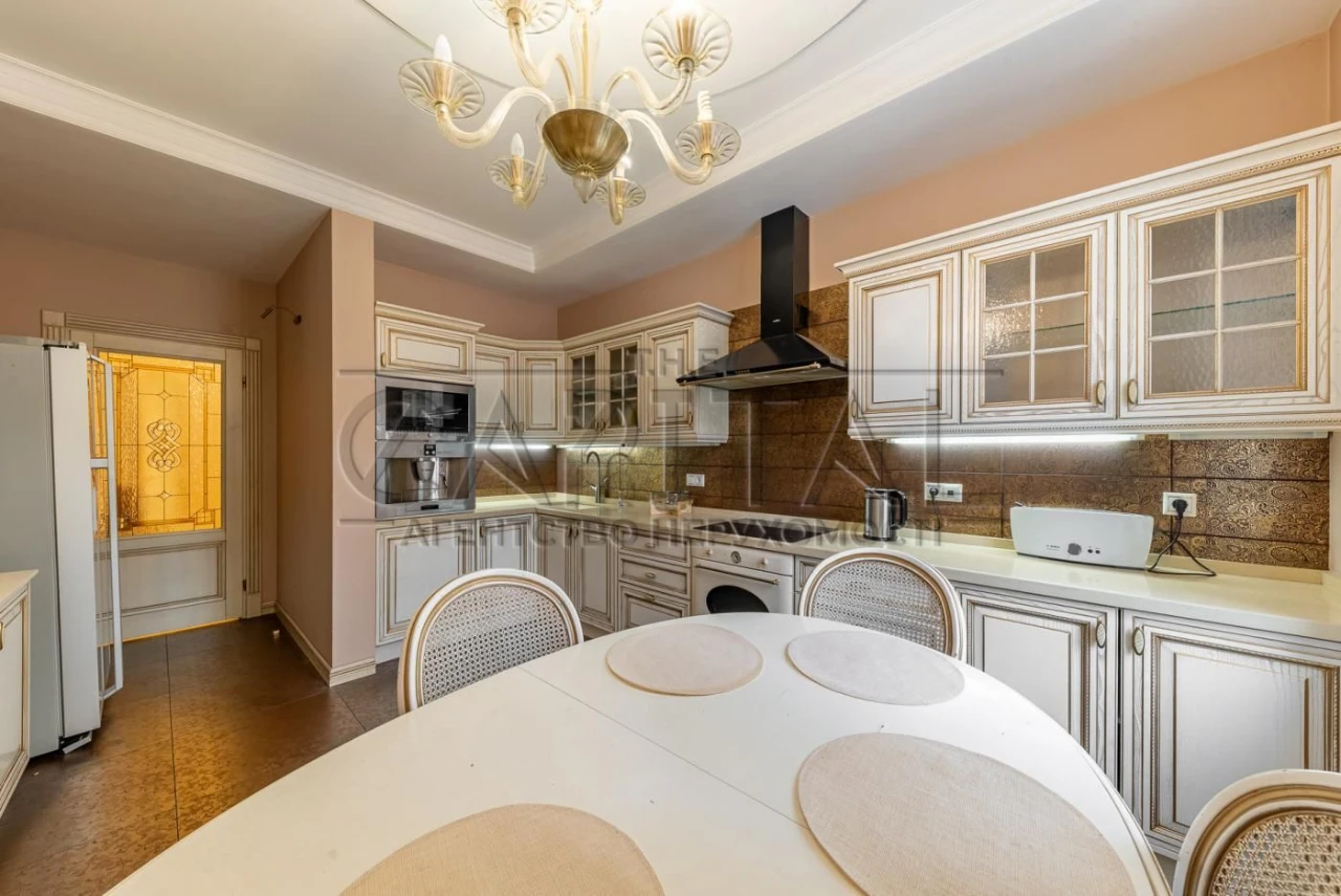 Apartment for Sale, Shekavitska Street, Podil