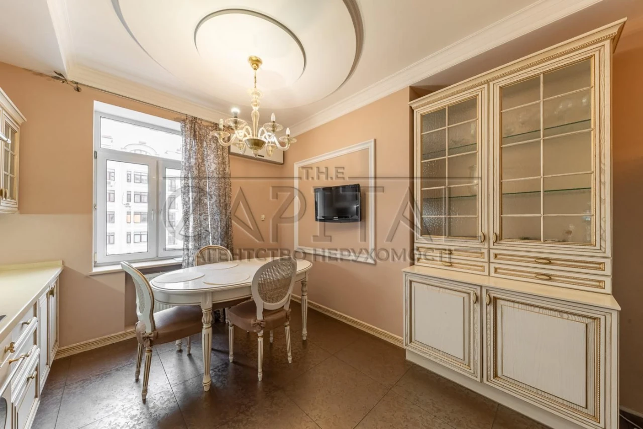 Apartment for Sale, Shekavitska Street, Podil