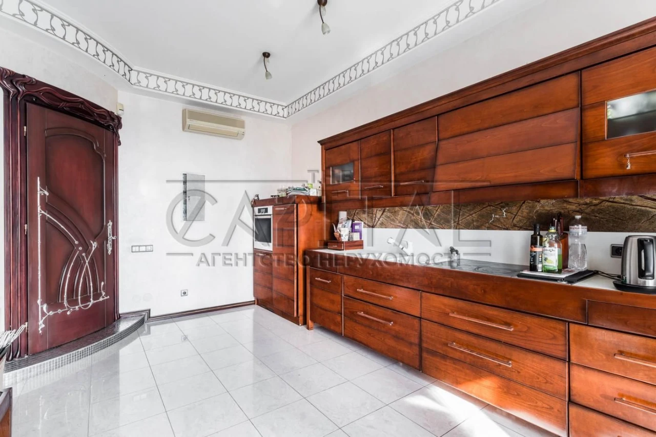 Sale of a 4-room apartment, вул. Kovpaka, Pechersky district, Center