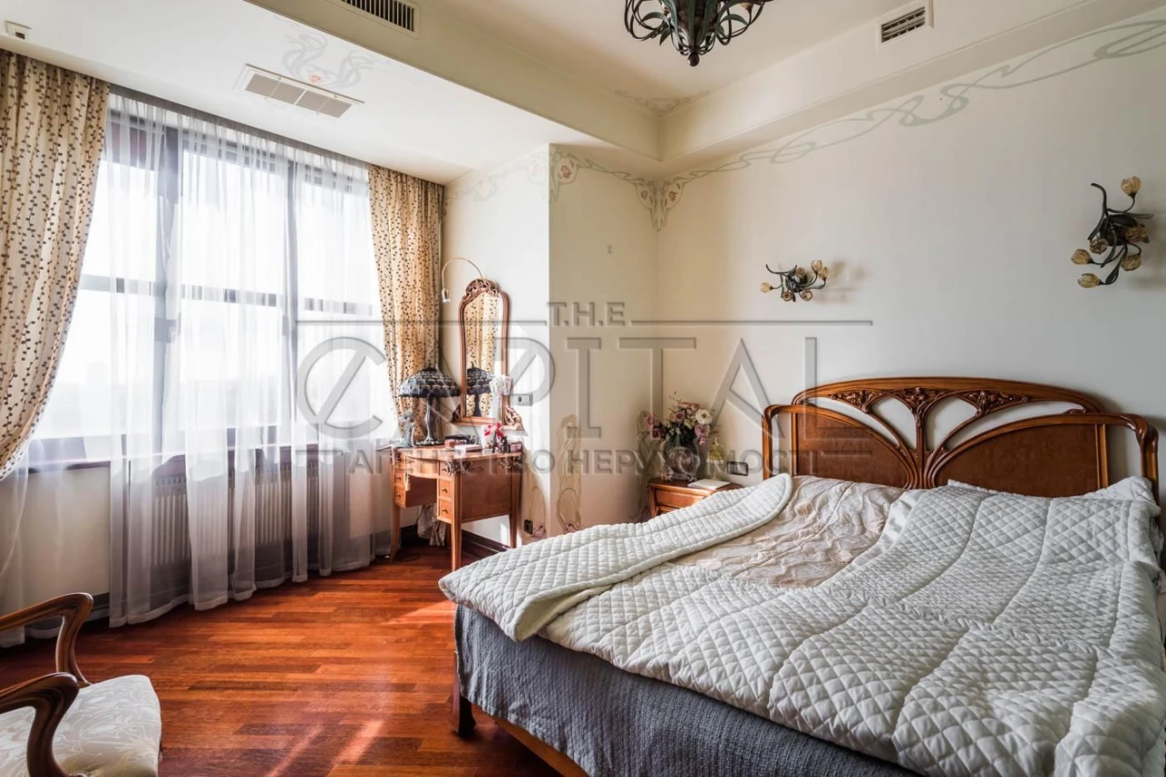 Sale of a 4-room apartment, вул. Kovpaka, Pechersky district, Center