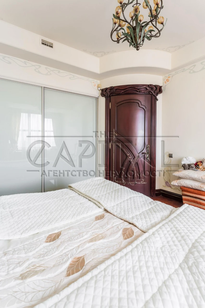 Sale of a 4-room apartment, вул. Kovpaka, Pechersky district, Center