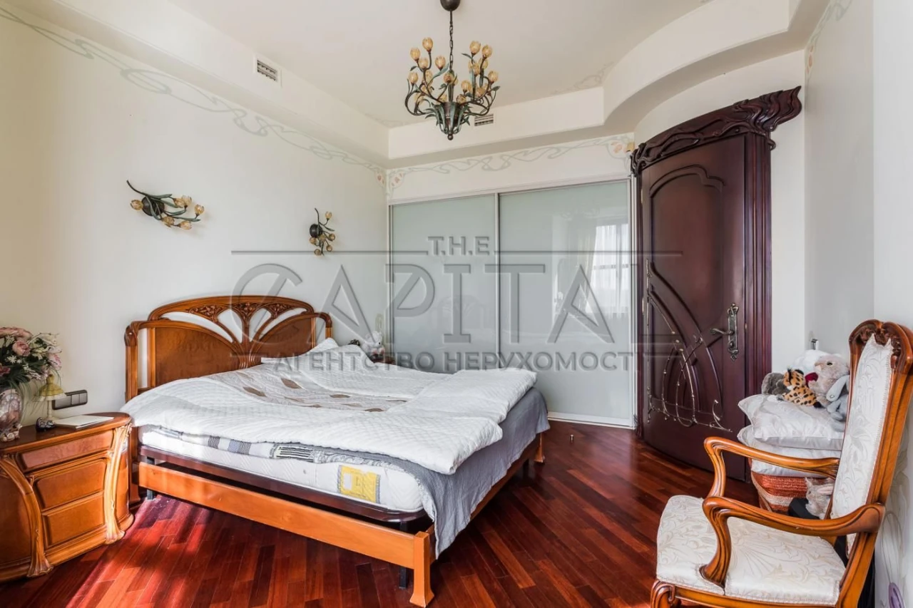 Sale of a 4-room apartment, вул. Kovpaka, Pechersky district, Center