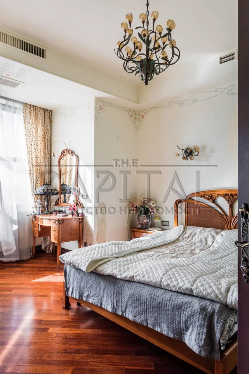 Sale of a 4-room apartment, вул. Kovpaka, Pechersky district, Center