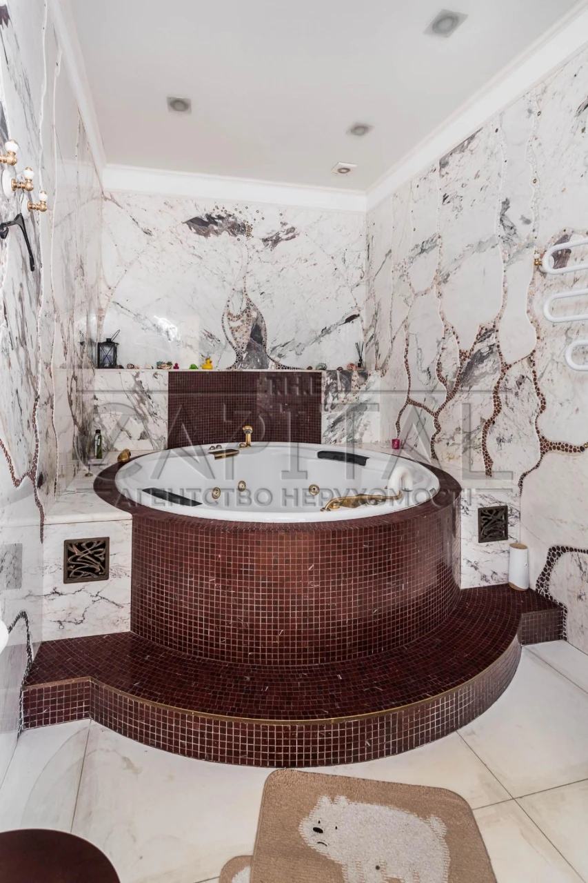 Sale of a 4-room apartment, вул. Kovpaka, Pechersky district, Center