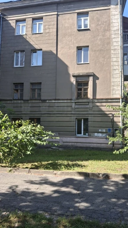 For Sale: 3 room apartment, M.Hol.Hora, 10 min.