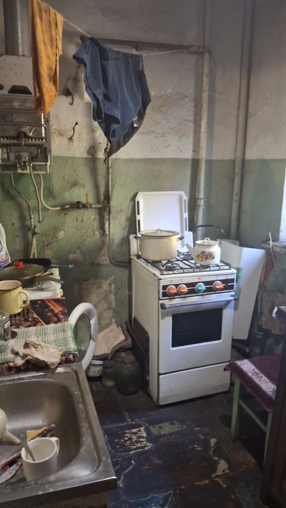 For Sale: 3 room apartment, M.Hol.Hora, 10 min.