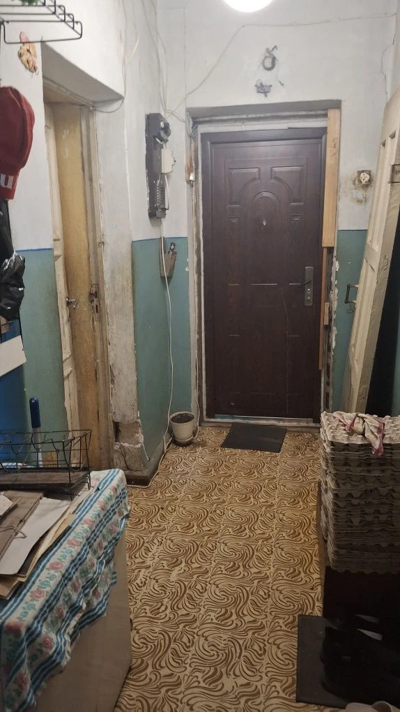 For Sale: 3 room apartment, M.Hol.Hora, 10 min.
