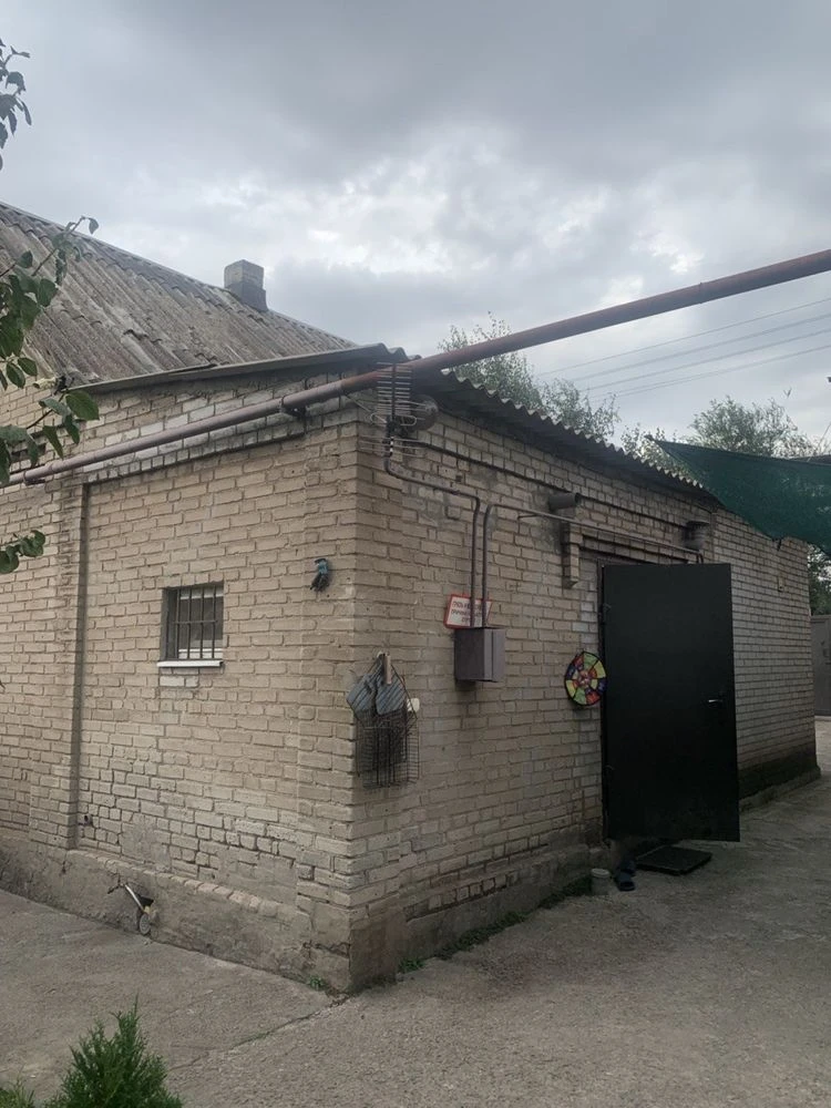 Продам затишний будинок із власною територією