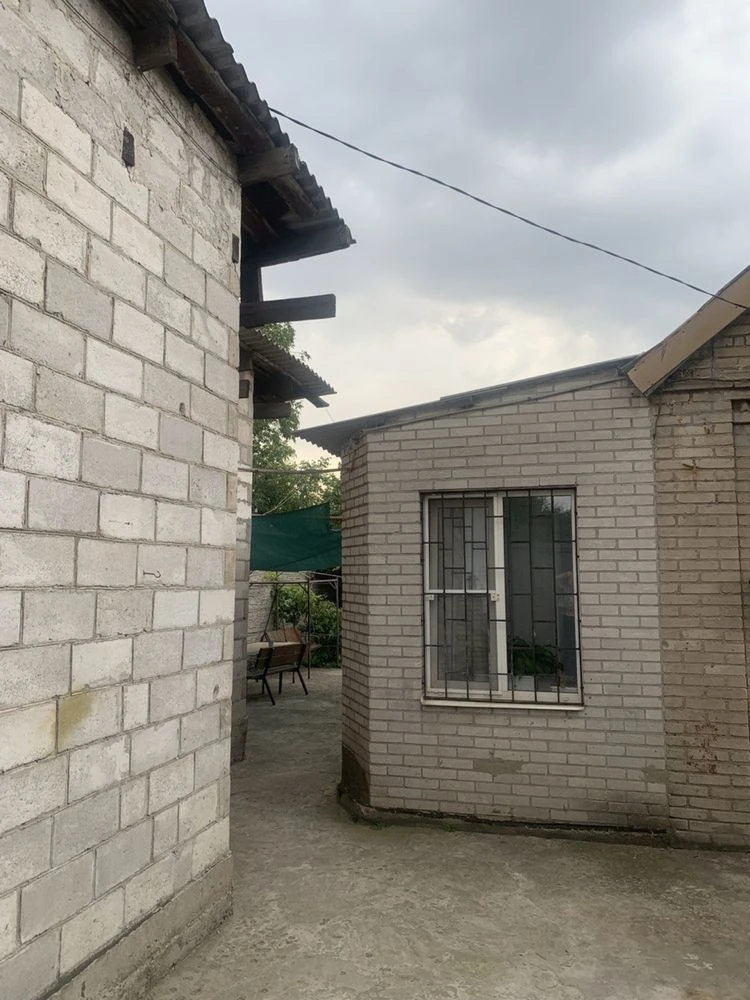 Продам затишний будинок із власною територією