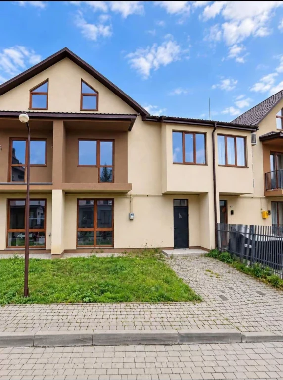 Luxury Cottage for Sale Near the Bus Station
