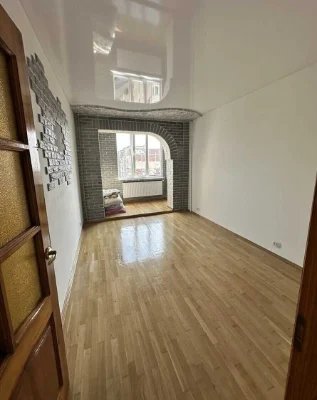 3 room apartment on вул. Sимоненка